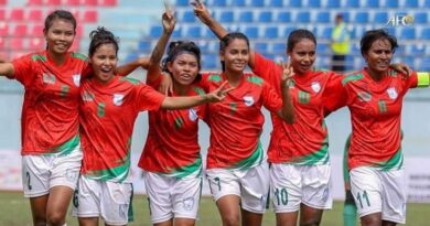 অবশেষে নারী ফুটবলারদের চুক্তি, রাজি নন সাবিনাসহ ১৮ বিদ্রোহী! অবশেষে নারী ফুটবলারদের চুক্তি, রাজি নন সাবিনাসহ ১৮ বিদ্রোহী!