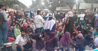 ৬ দফা আল্টিমেটাম দিয়ে সড়কে অবস্থান নিয়োগবঞ্চিত সহকারী শিক্ষকদের ৬ দফা আল্টিমেটাম দিয়ে সড়কে অবস্থান নিয়োগবঞ্চিত সহকারী শিক্ষকদের